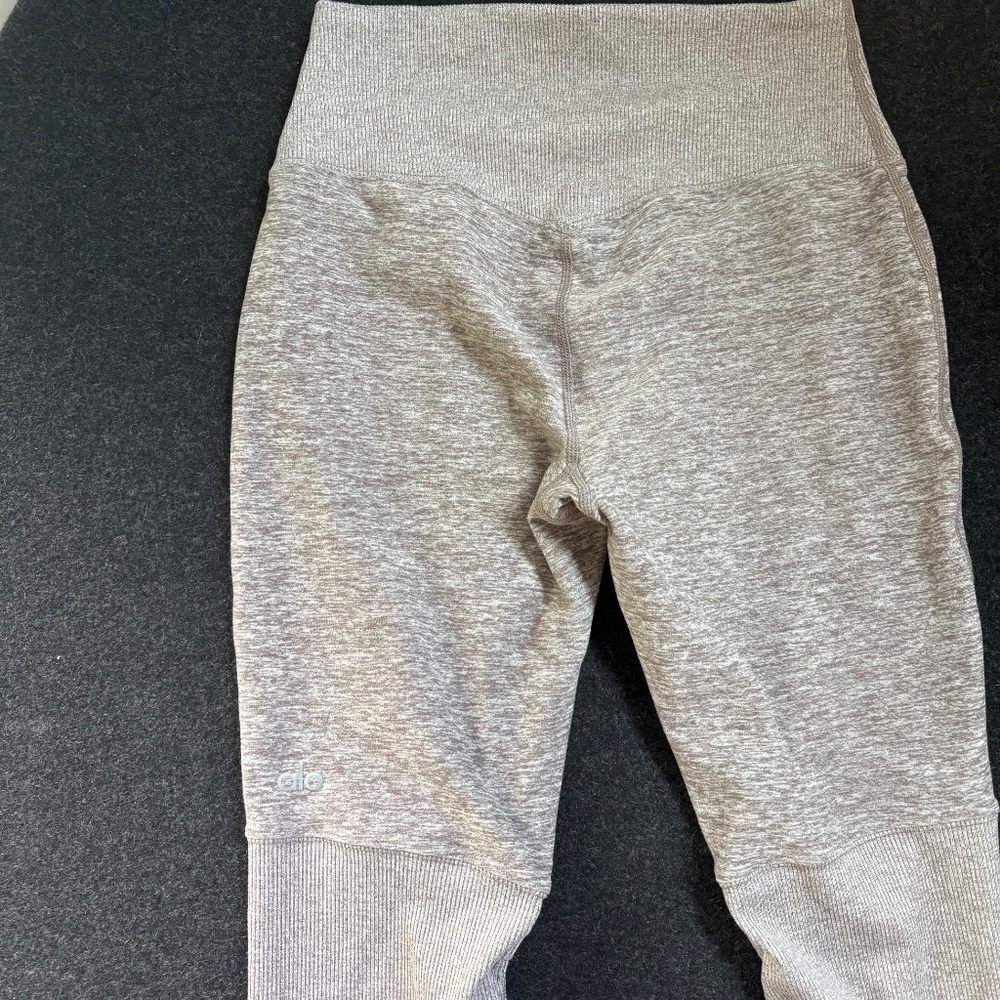 🧘‍♀️ Alo Yoga Gathered High-Waist Leggings – RARE - Melange Beige-Grey - Picture 6 of 7